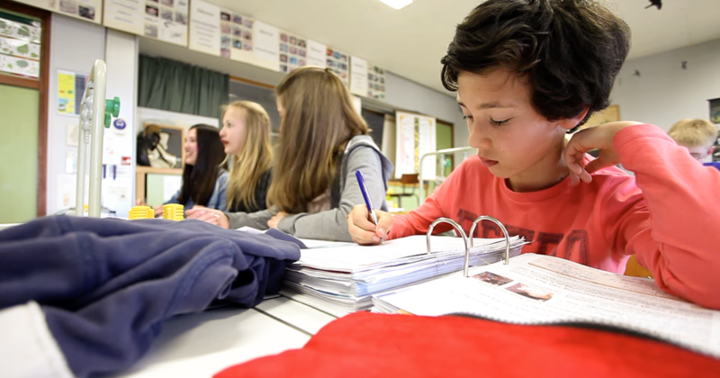 Video: Leerling vult een evaluatie van zijn leraar in