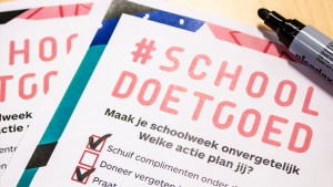 close-up van de checklist Schooldoetgoed