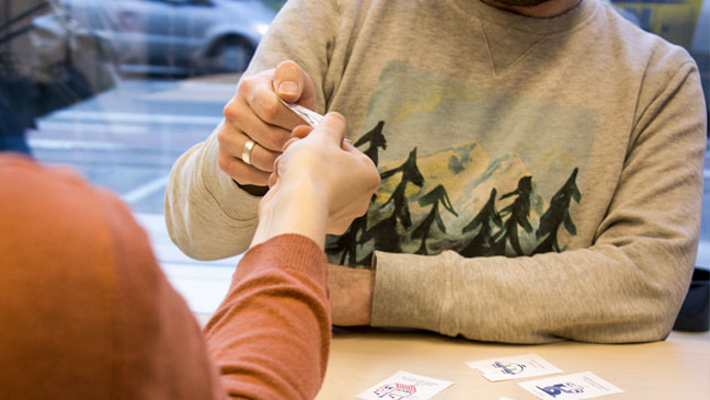 Twee leraren doen een speed date