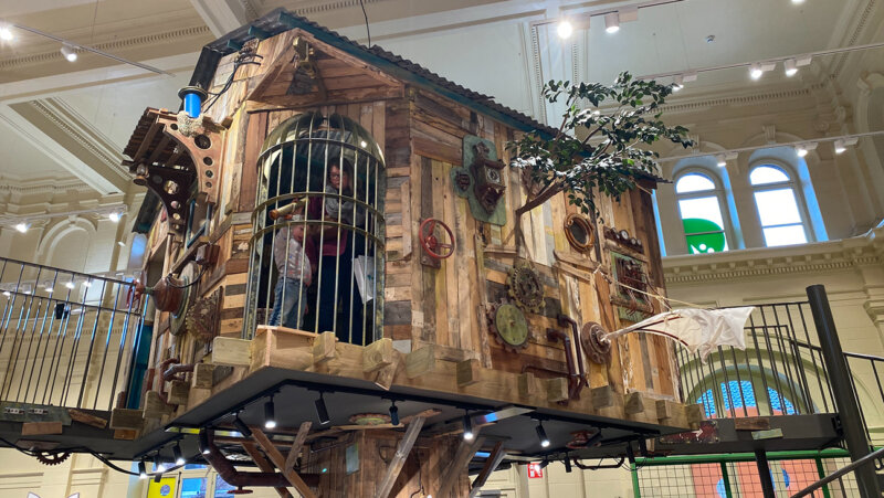 Boomhut in kinderboekenwinkel pardoes