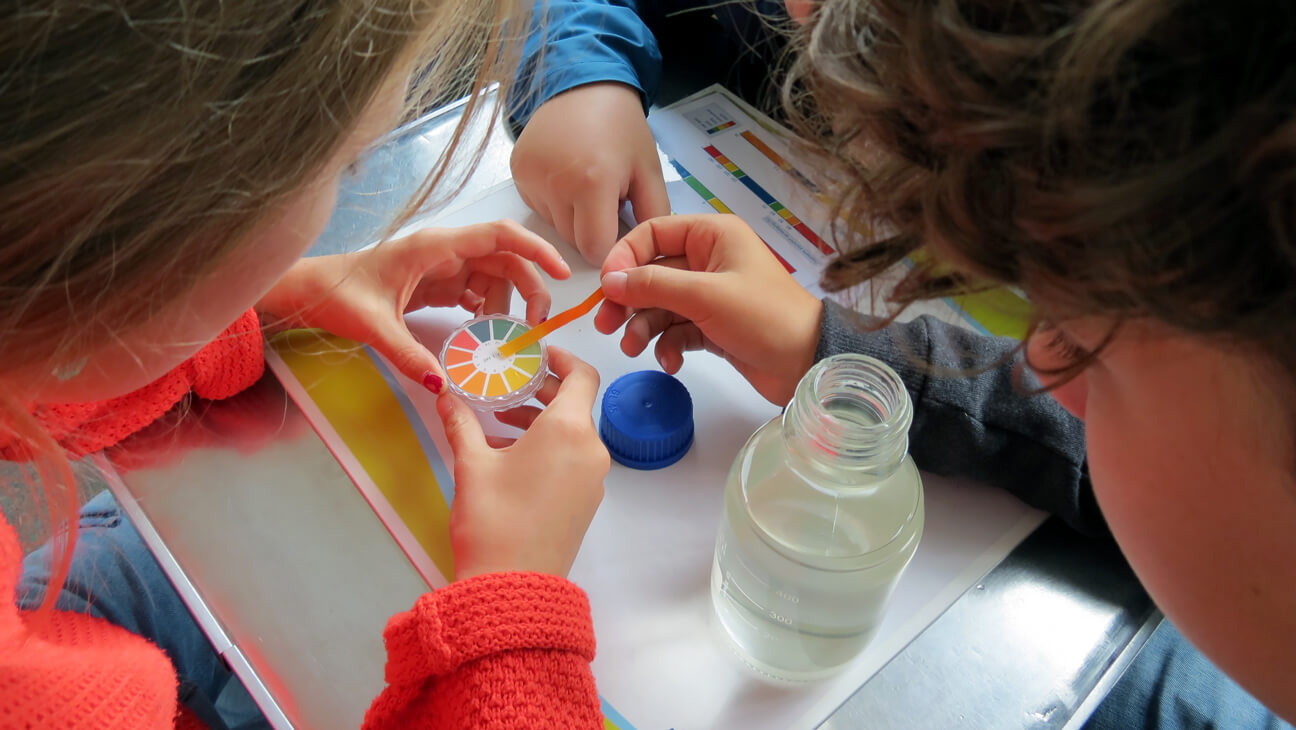 Wateronderzoek op De Milieuboot