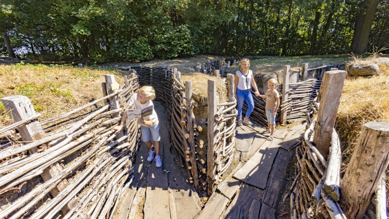 Gezin in de loopgraven van Bayernwald