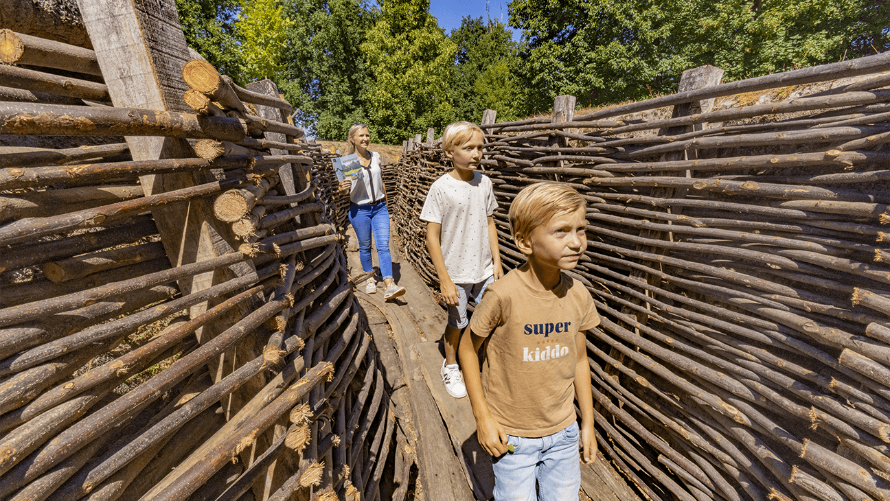 Gezin in de loopgraven van Bayernwald