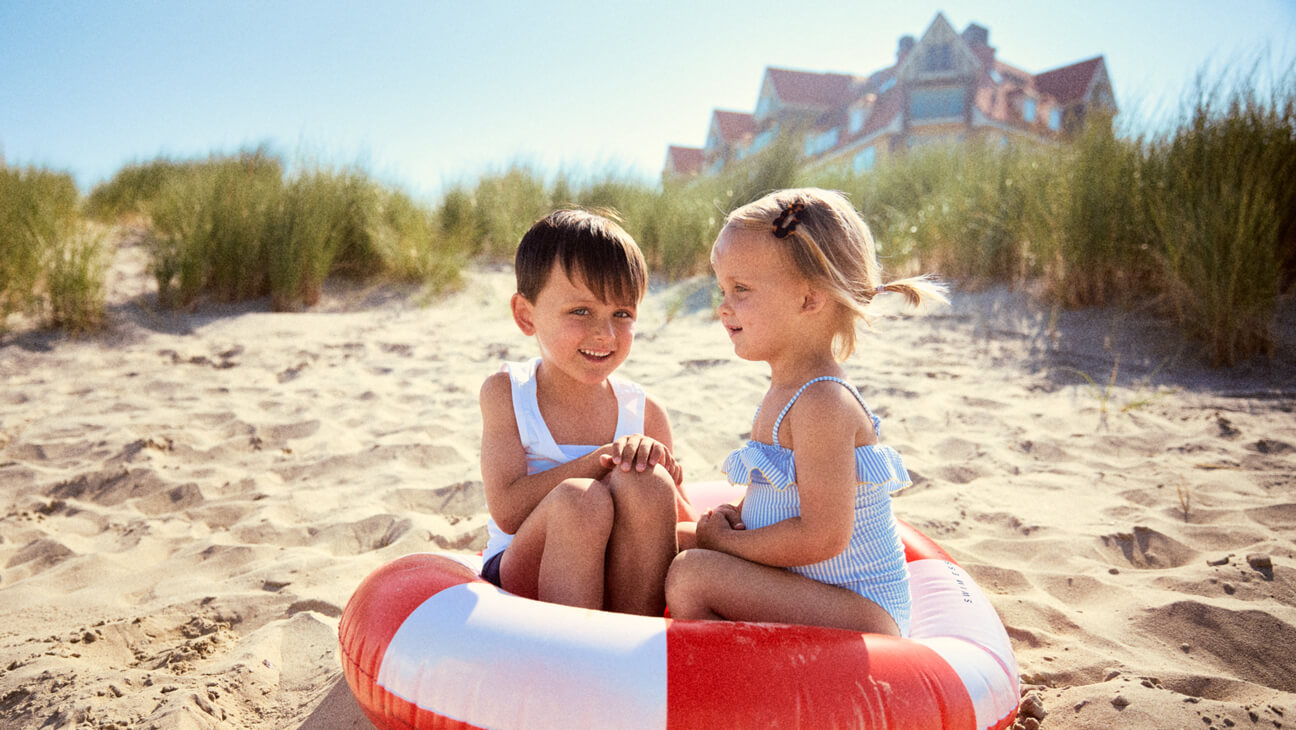Holiday Suites kinderen aan het strand in Westende