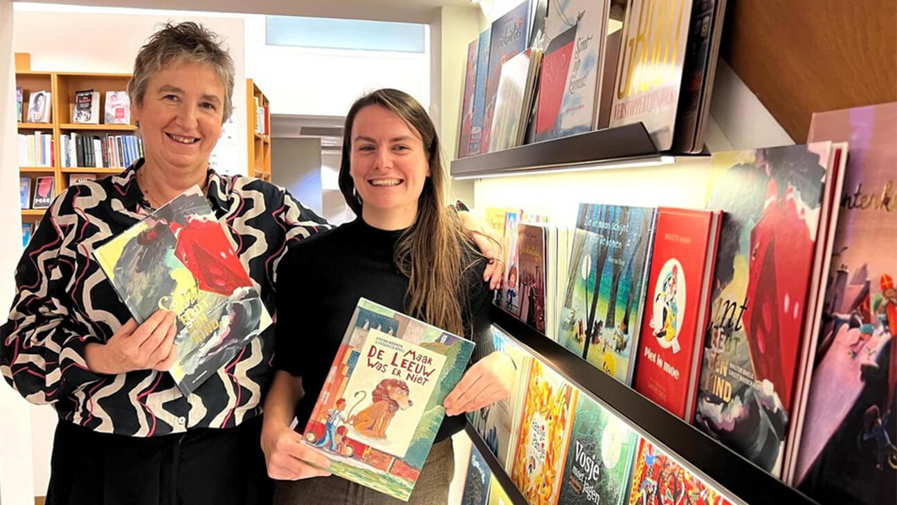 2 vrouwen met boek