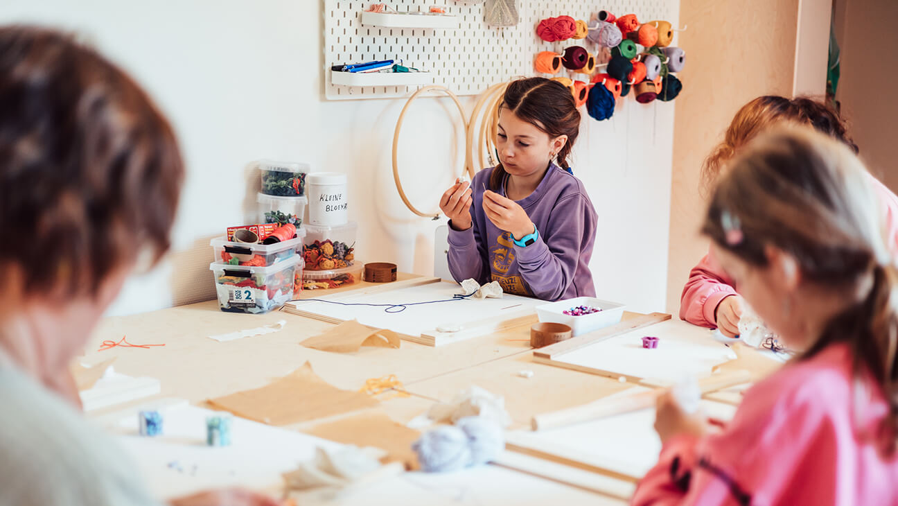 Kinderen knutselen in het Taxandriamuseum