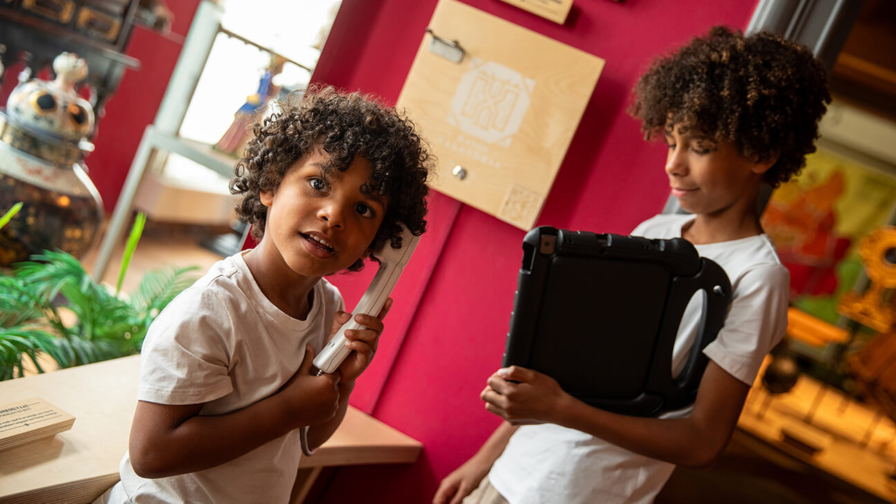 2 jongens in het Taxandriamuseum