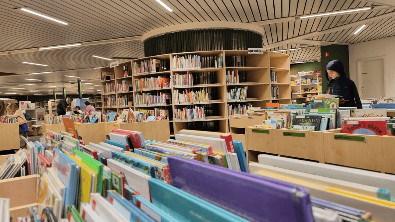 Kinderen in de bibliotheek