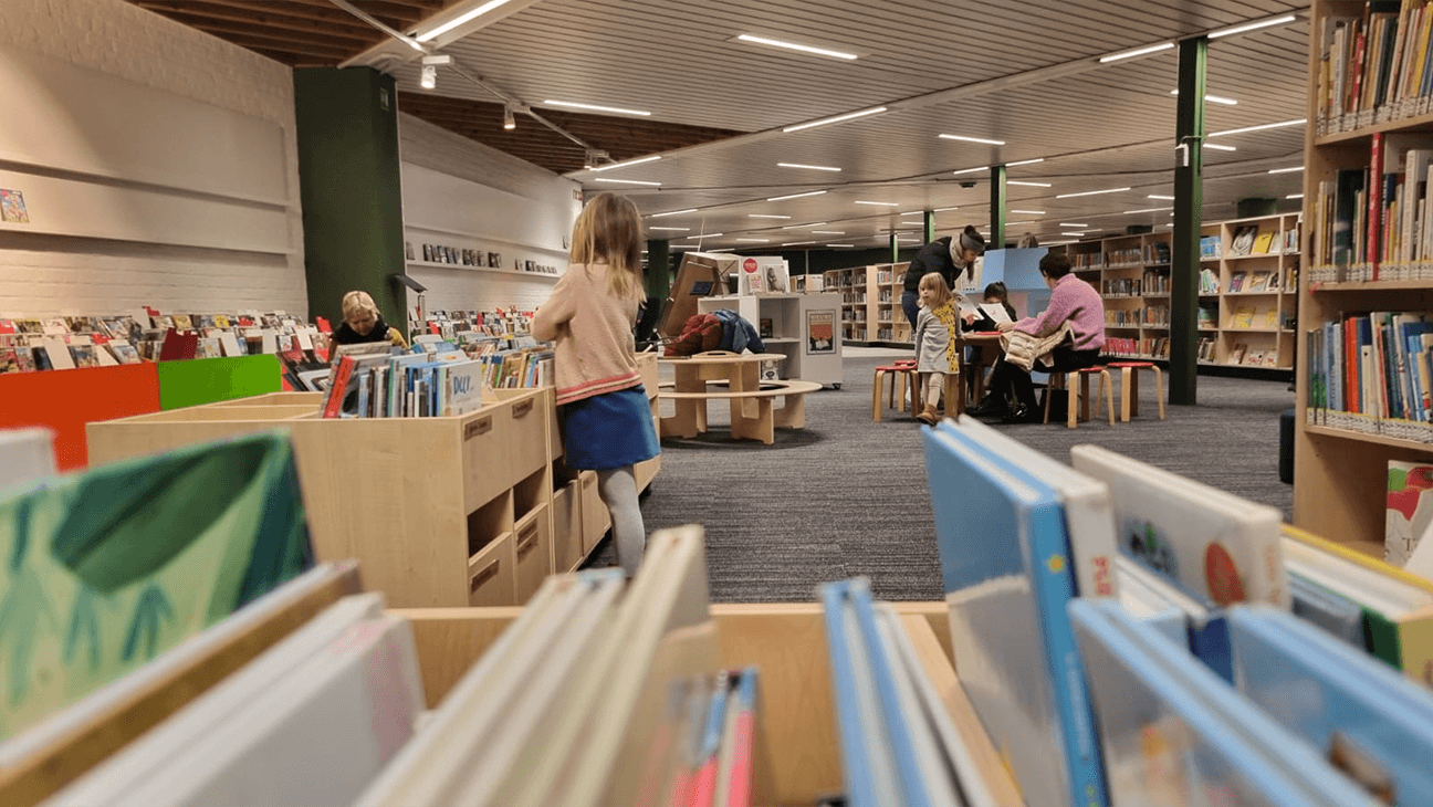 Kinderen in de bibliotheek