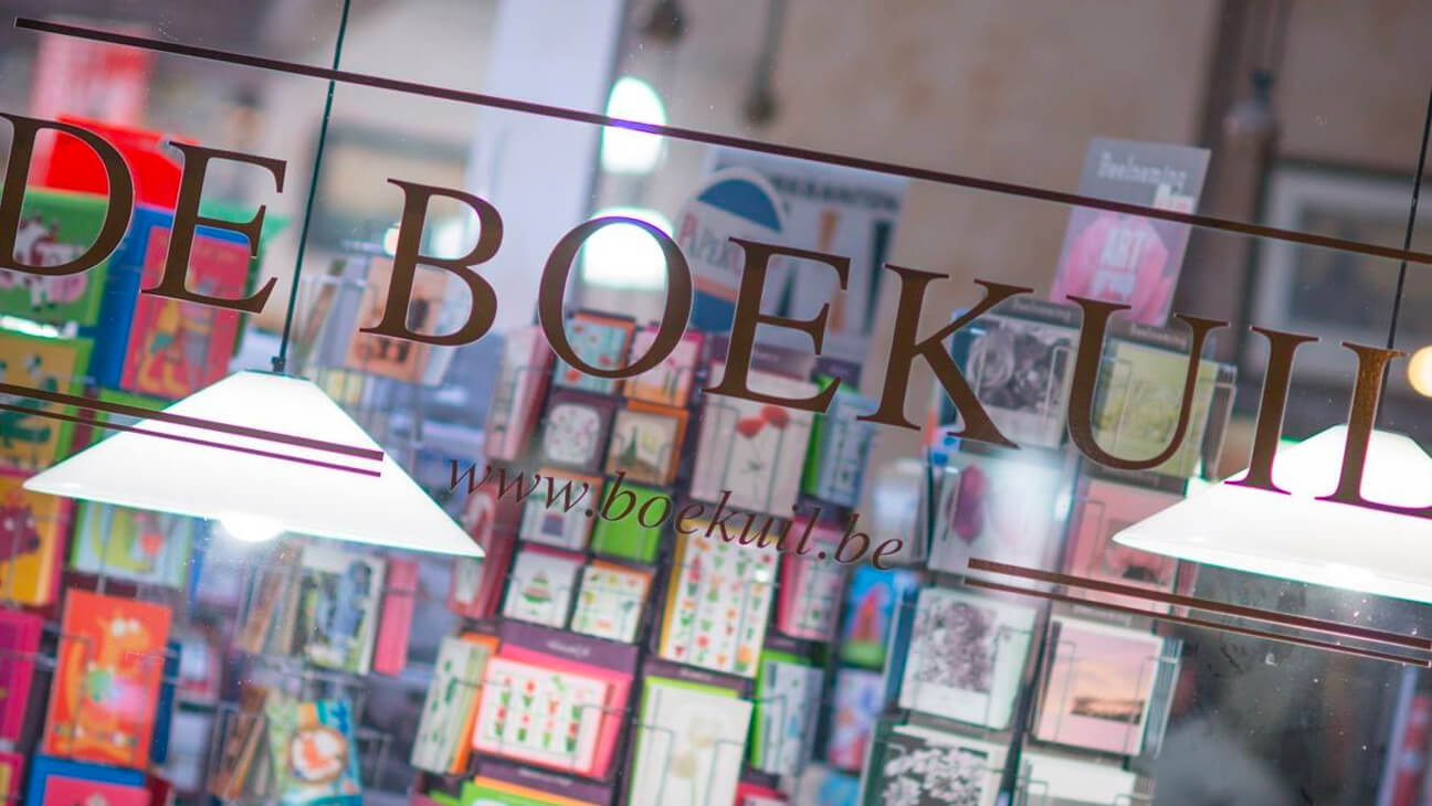 Etalage van boekhandel de boekuil