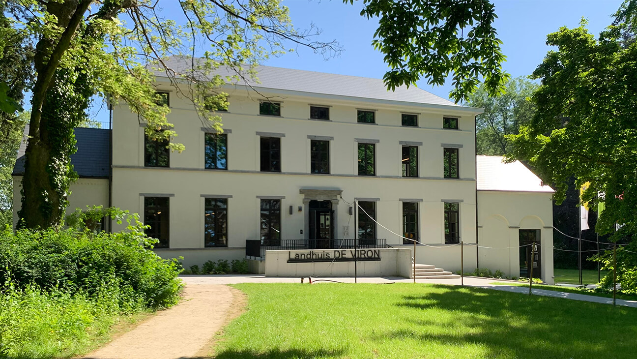 Gevel van de Bibliotheek van Sint-Pieters-Leeuw