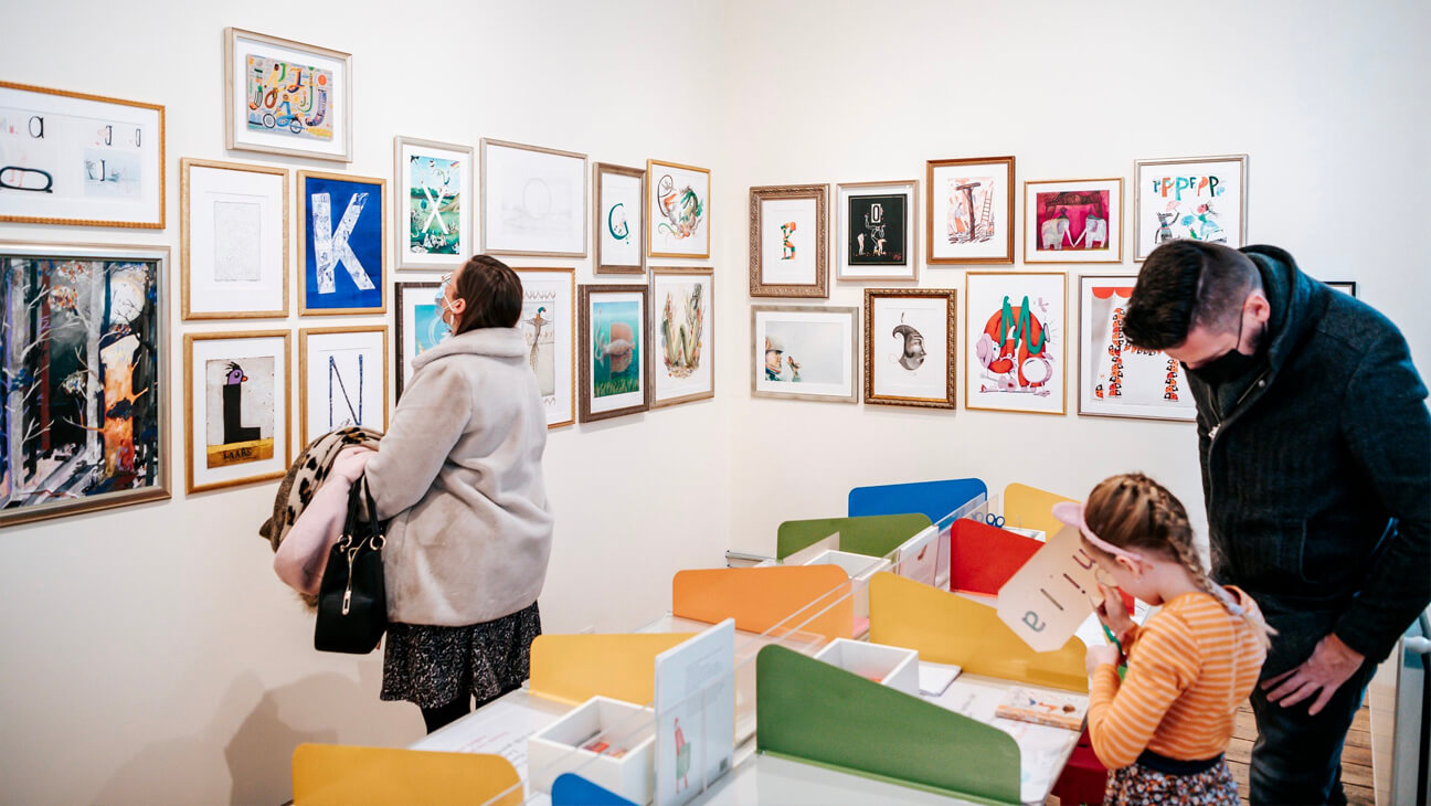 Villa Verbeelding - Bezoekers aan de expo 'De ABC kamer' 