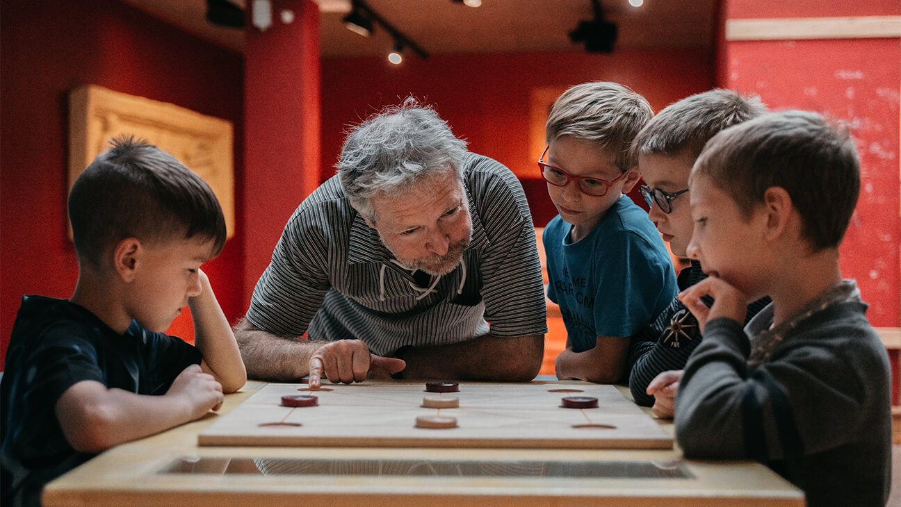 Kinderen met gids in Espace Gallo-Romain