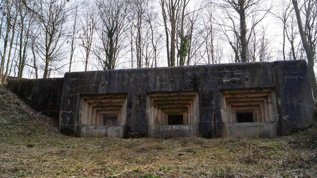 Buitenkant kanonnen fort Eben-Emael