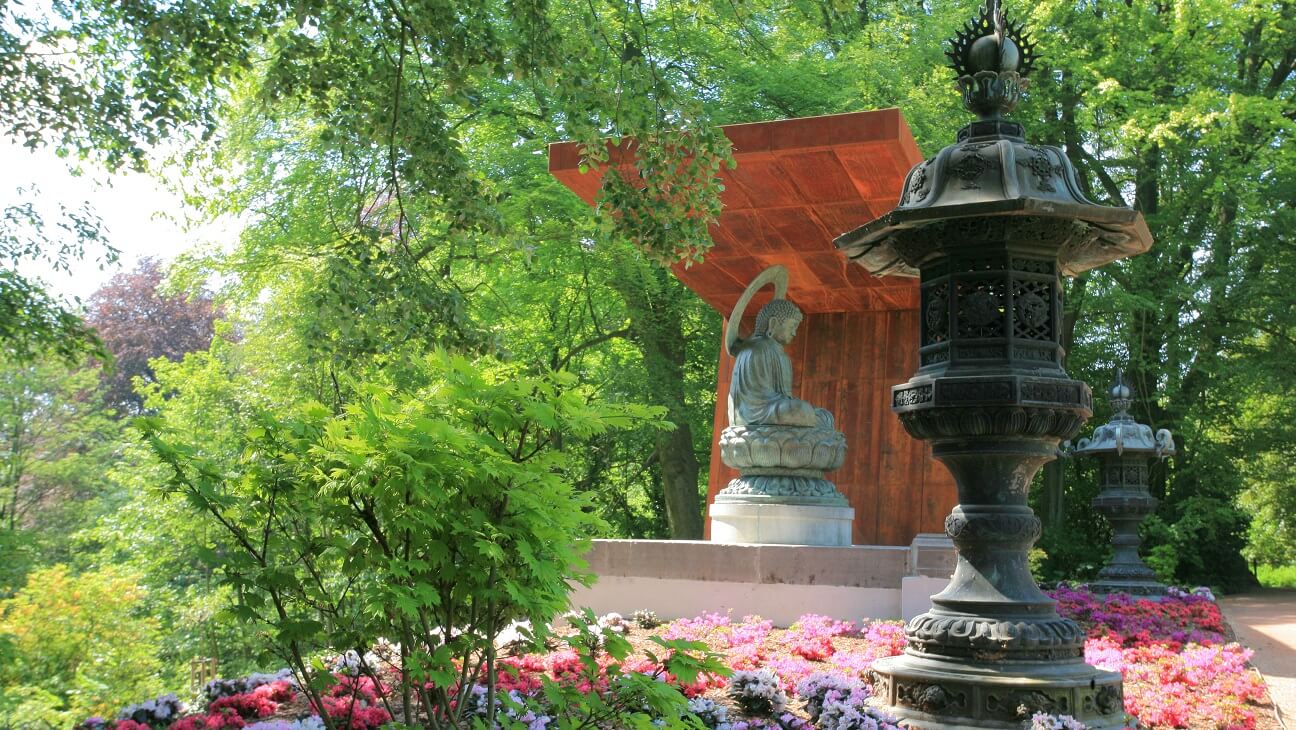 Beeld in de tuin van Musée royal de Mariemont