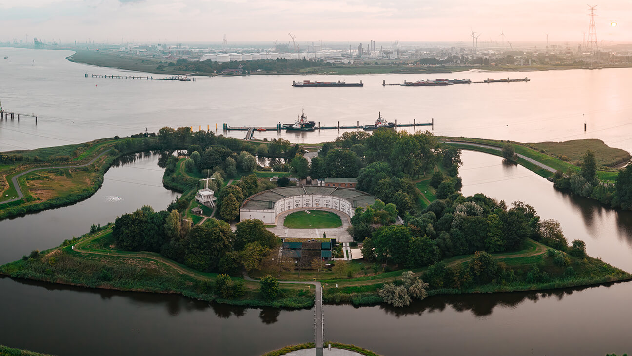 Luchtfoto van Fort liefkenshoek