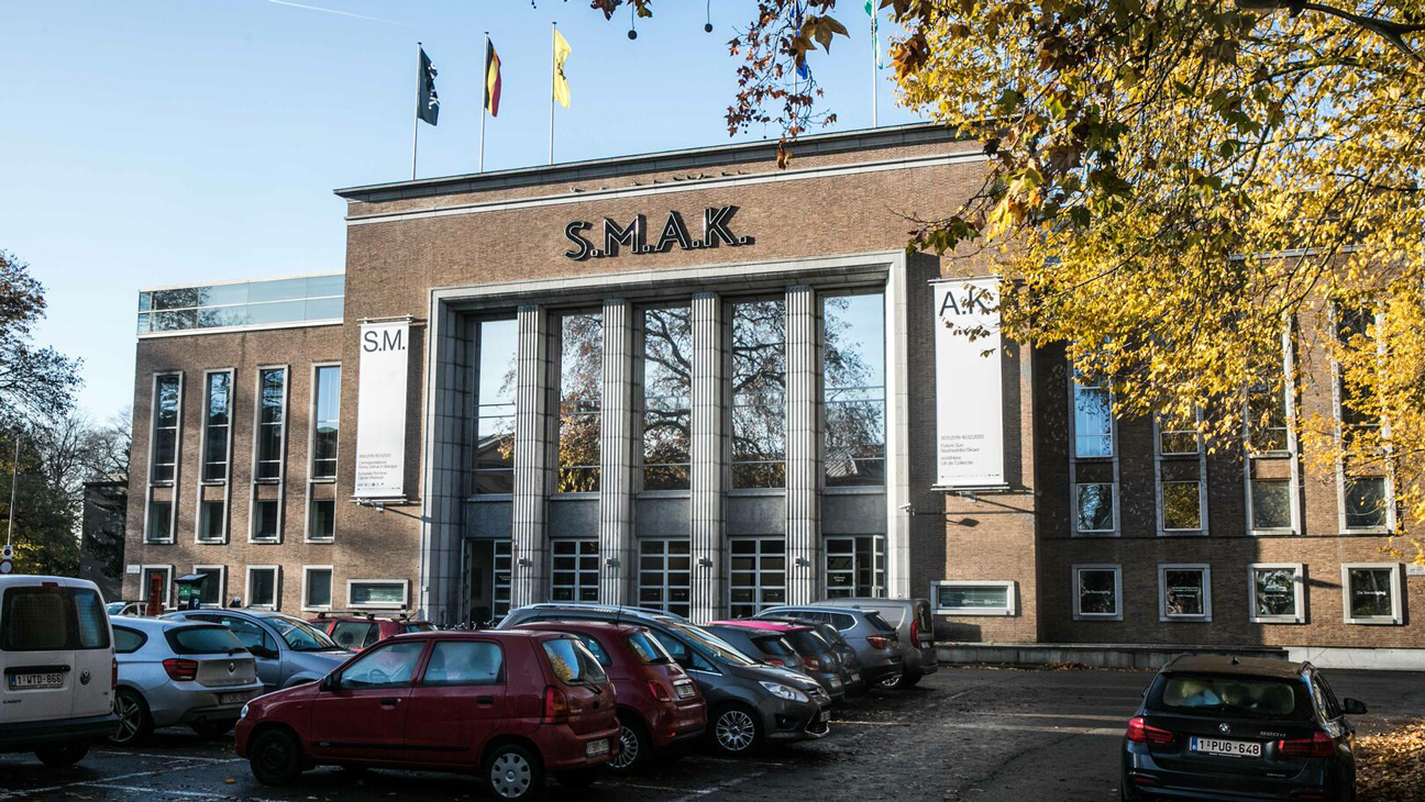 Voorgevel van het S.M.A.K. (Stedelijk Museum voor Actuele Kunst)