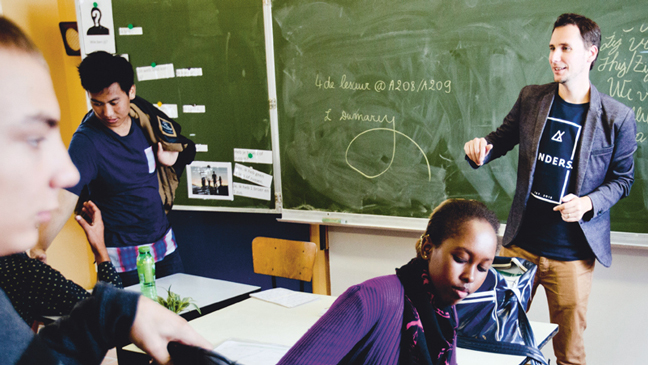 Matthias Lauwers. Hij begeleidt anderstalige nieuwkomers, ex-OKAN’ers, bij hun overgang van de onthaalklas naar het secundair onderwijs.