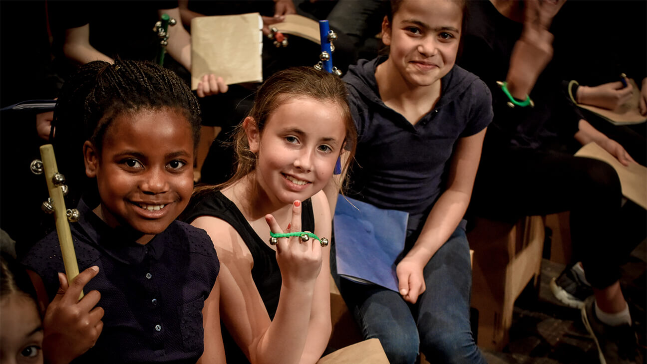 Kinden spelen muziek in Belgian National Orchestra