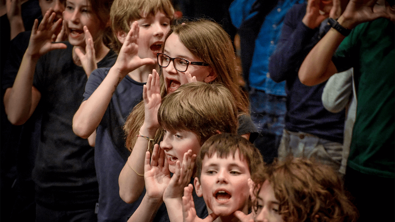 Kinderen zingen in het Belgian National Orchestra
