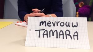 naambordje 'Mevrouw Tamara' op lessenaar