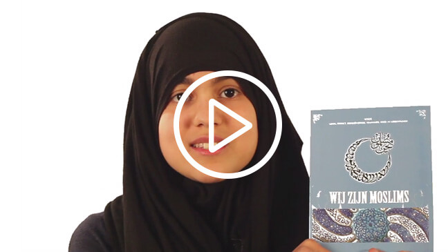 moslima met boek