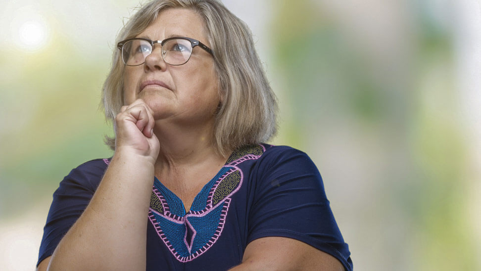 Lerares die nadenkt over een nieuwe school.