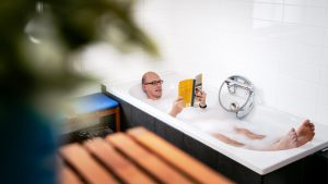 Leraar van het Jaar 2017 Christophe Laes leest in bad en geeft boekentips over onderwijs