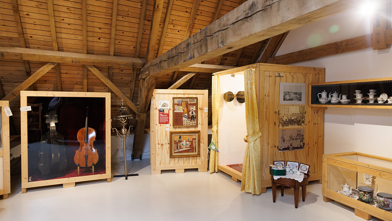 Zaal in Museum den Ast