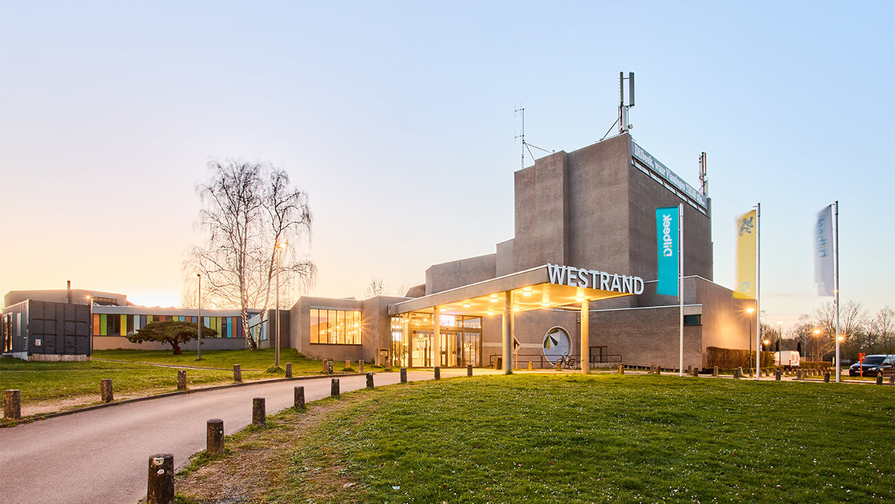 Gevel van cultuurcentrum Westrand