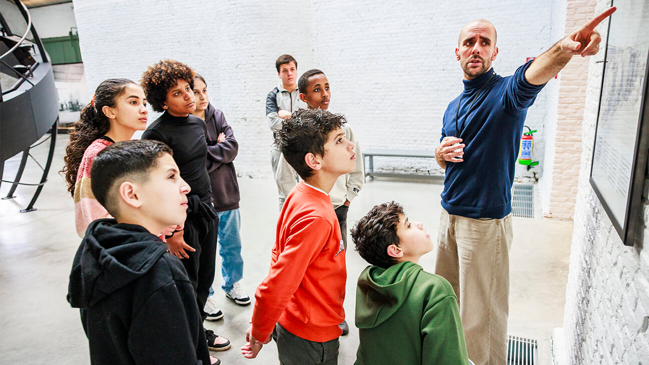 Klas op bezoek in het red star line museum