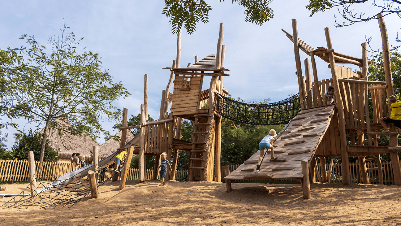 Kinderen op de speeltuin in Gaiazoo