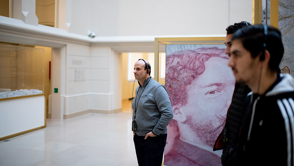 leraar economie Kristof in het museum van de Nationale bank in Brussel