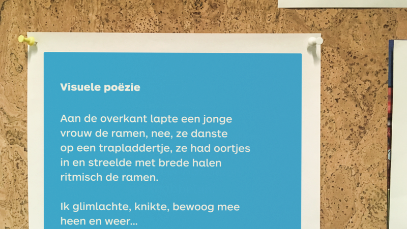 Poëzieposter op een school