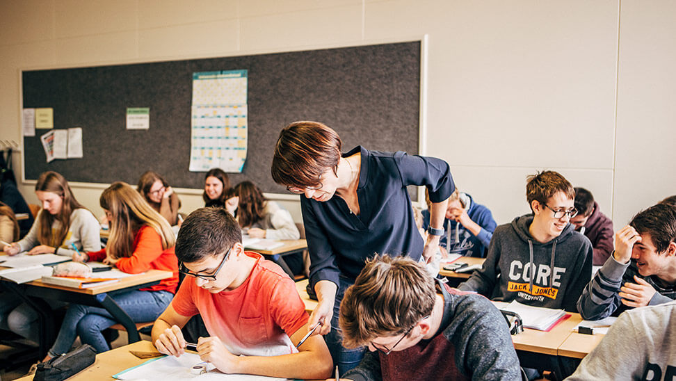 Cindy Blommaerts uit het Kardinaal Van Roey-instituut in Vorselaar geeft de zware wiskunde uit de derde graad.