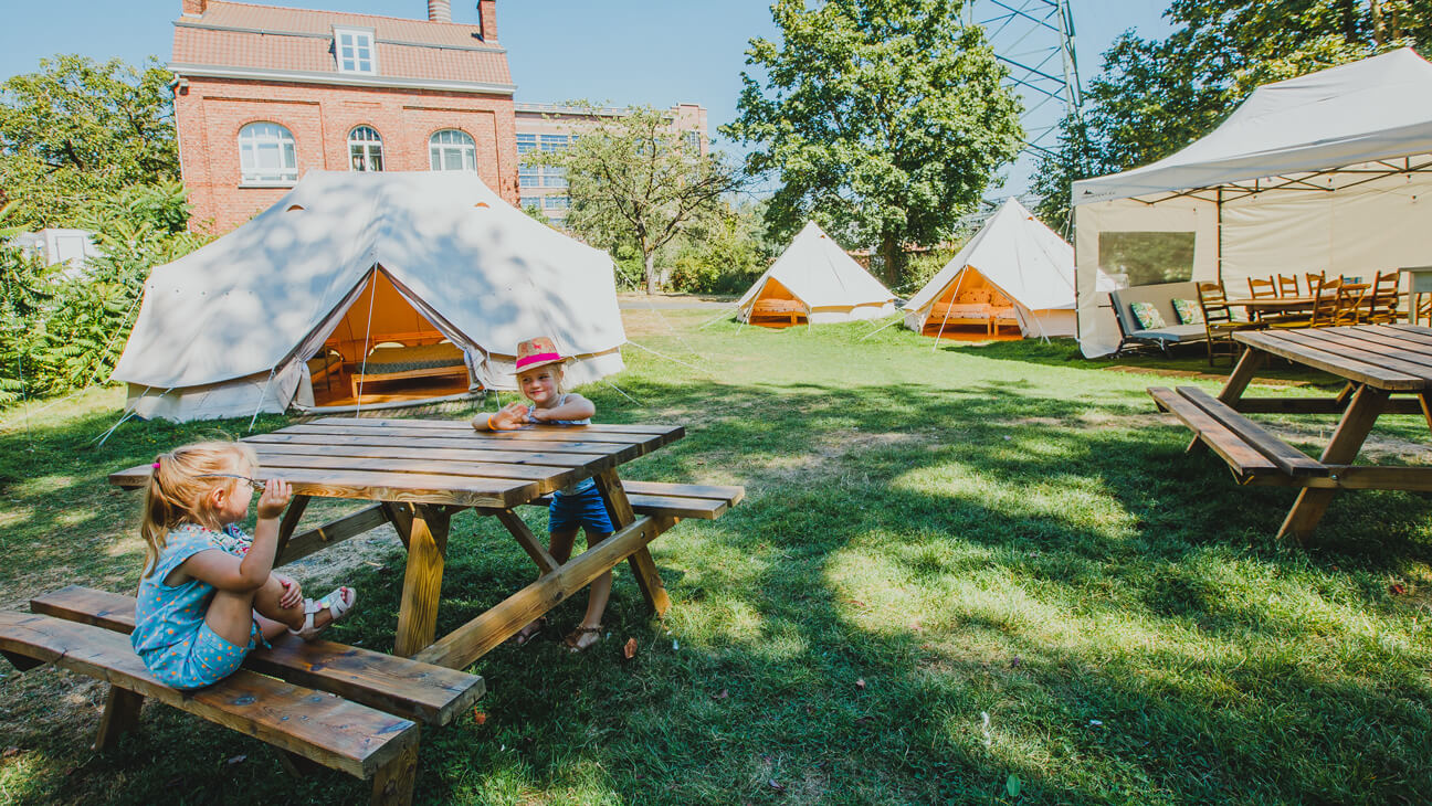 tenten op terrein van Camping Transfo