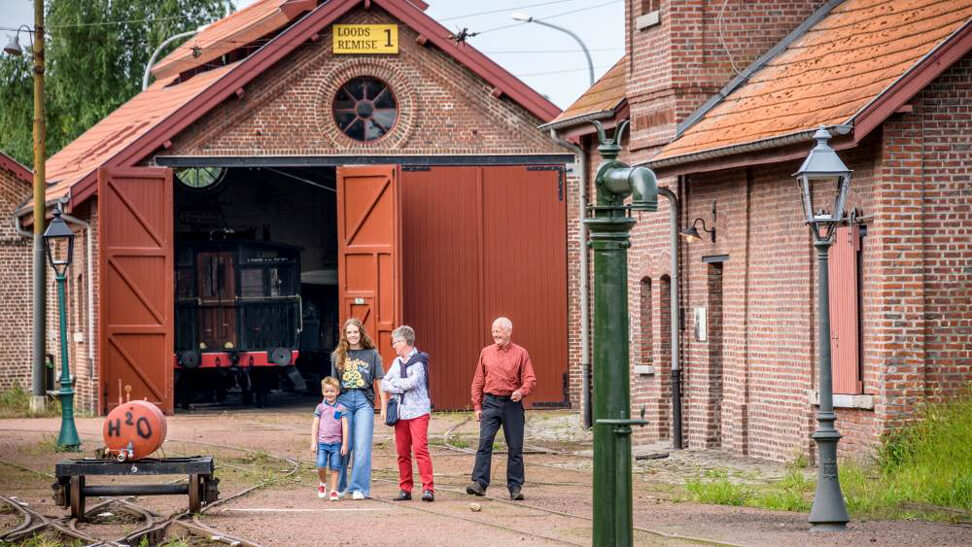 Zicht op gebouwen van tramsite Schepdaal