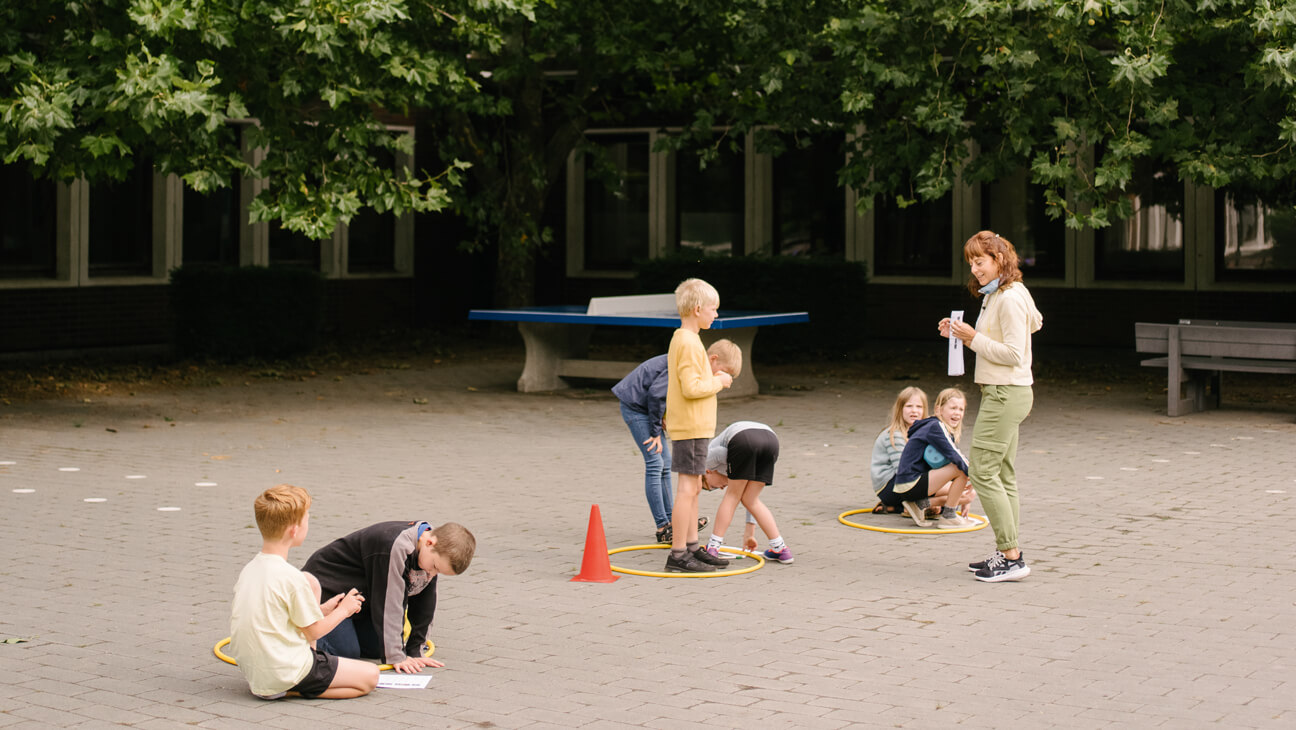 Leerlingen op de speelplaats