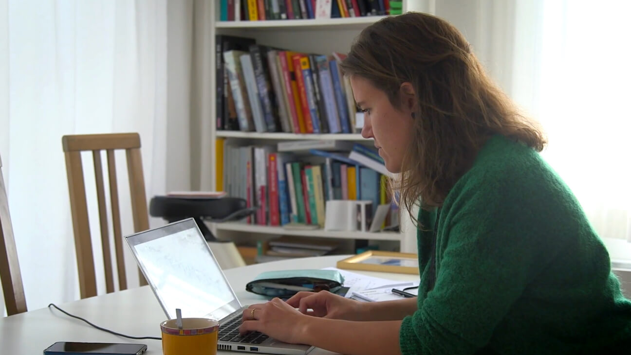 Leraar Li's bespreekt werkvormen in afstandsonderwijs