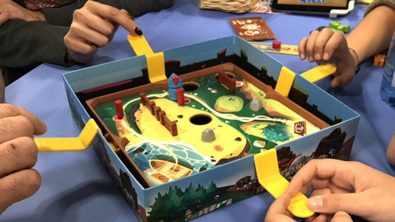 Spelers rond bordspel