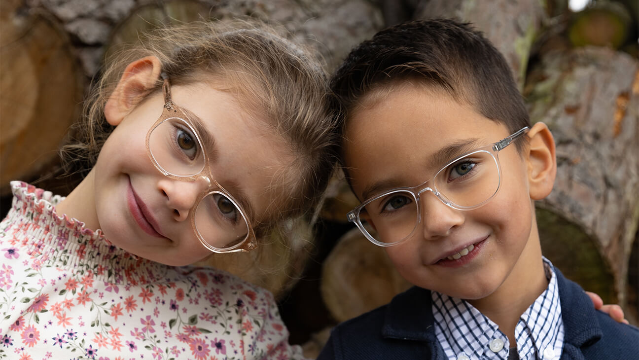 Kinderen met een bril van optie De Leersnijder