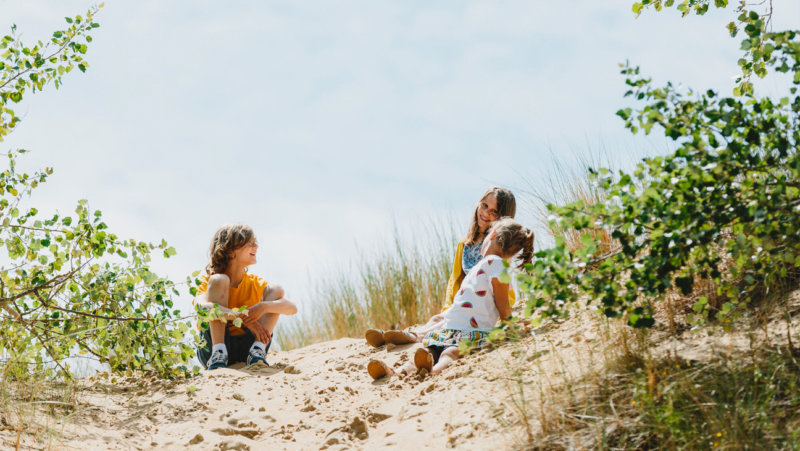 Kinderen in de duinen