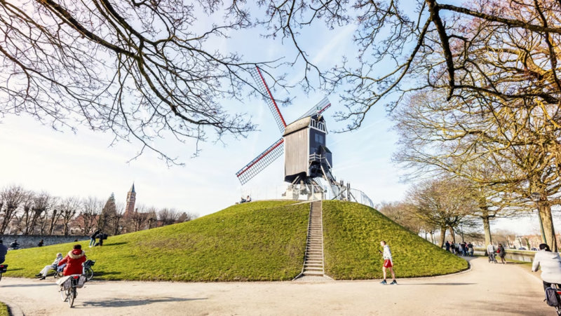 Bezoekers aan sint-janshuismolen