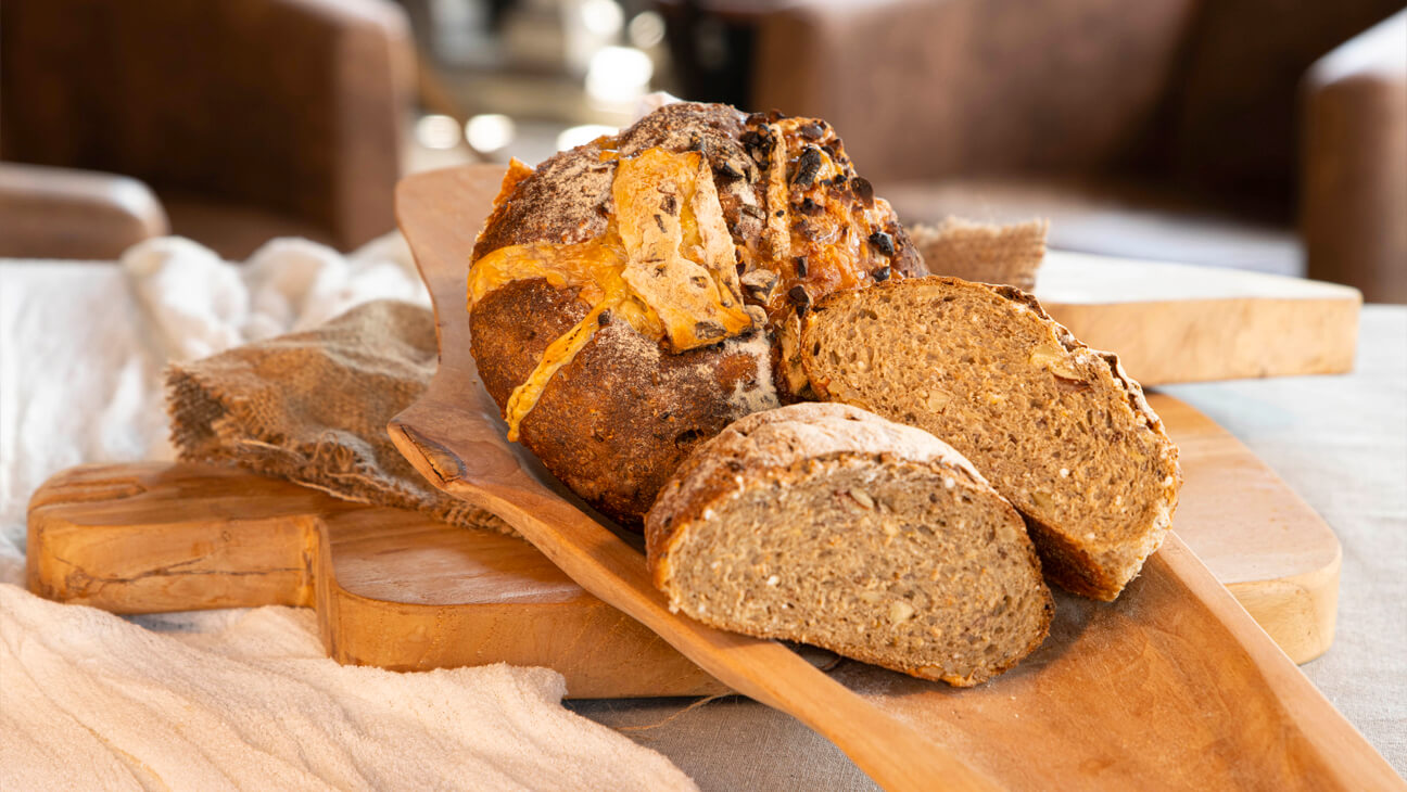 Brood op een tafel in restaurant G.L.I.S.S.