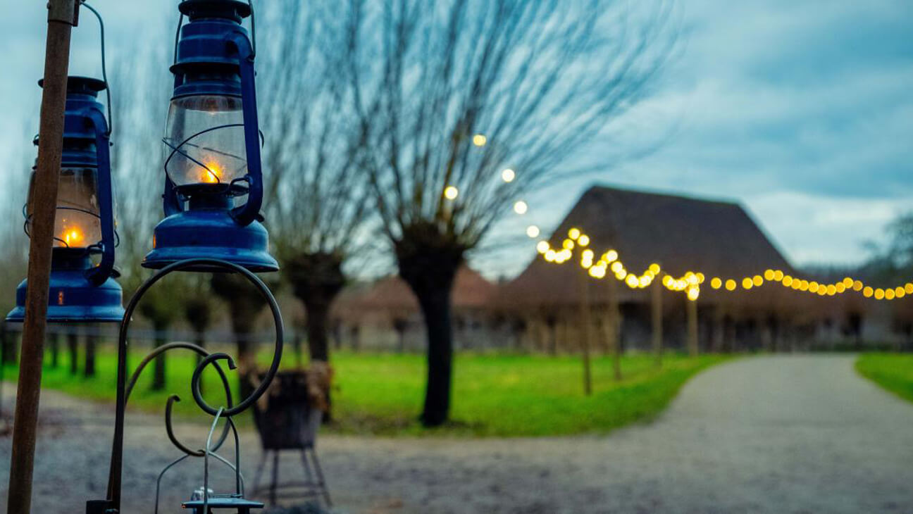 Bokrijk verlicht met lichtjes in de herfst