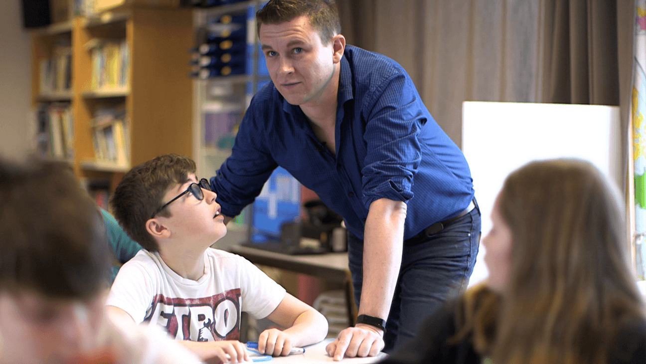 Portret Stein Voet in zijn klas