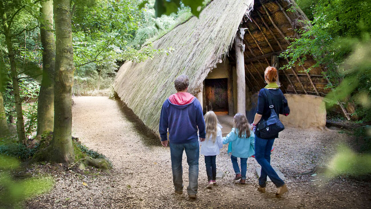 Archeologische reconstructie van een boerderij uit de eerste landbouwerstijd op Archéosite van Aubechies-Beloeil