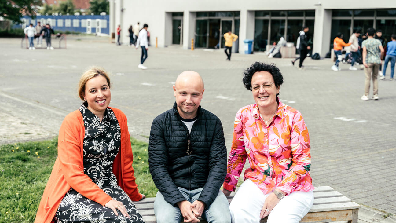 Klasmanagement in Go! Technisch Atheneum Lokeren: Hafsa Barrouh-hou, leraar Frans en Engels, Benny Willaert, leraar PAV en Engels en Cathy De Raes, directeur