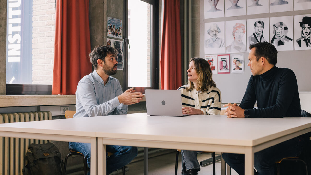 Mathias Gesquiere, Sarah Vendrig en Joris Van Geertruyden in gesprek over kernwaarden van hun school