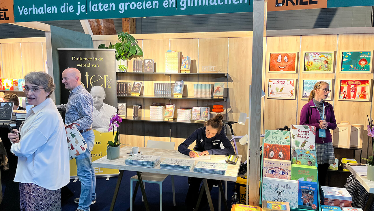 Van Driel Publishing op een beurs